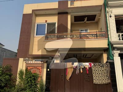 الحفیظ گارڈن - فیز 2 الحفیظ گارڈن,جی ٹی روڈ,لاہور میں 4 کمروں کا 5 مرلہ مکان 80.0 ہزار میں کرایہ پر دستیاب ہے۔ الحفیظ گارڈن - فیز 2 الحفیظ گارڈن,جی ٹی روڈ,لاہور میں 4 کمروں کا 5 مرلہ مکان 80.0 ہزار میں کرایہ پر دستیاب ہے۔