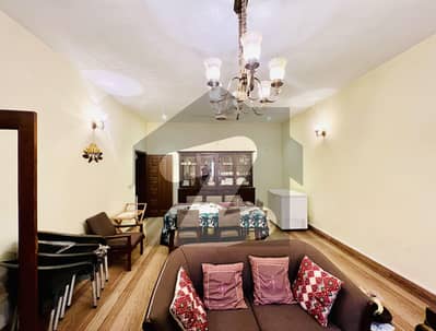 1 KANAL BRAND NEW CONDITION OWNER BUILT HOUSE WITH GAS AVAILABLE FOR SALE IN CANAL GARDEN NEAR BAHRIA TOWN LAHORE