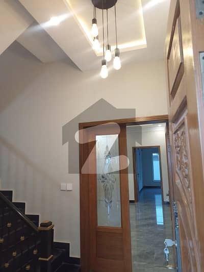 بحریہ انکلیو بحریہ ٹاؤن,اسلام آباد میں 5 کمروں کا 9 مرلہ مکان 4.25 کروڑ میں برائے فروخت۔