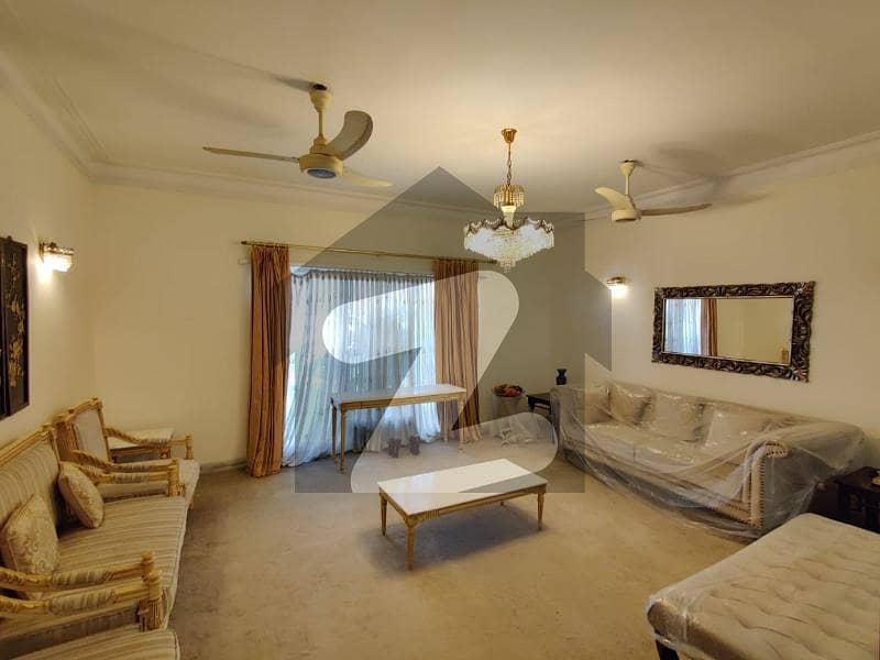 PRIME LOCATION MAINTAIN BUNGALOW FOR SALE PRIME LOCATION MAINTAIN BUNGALOW FOR SALE