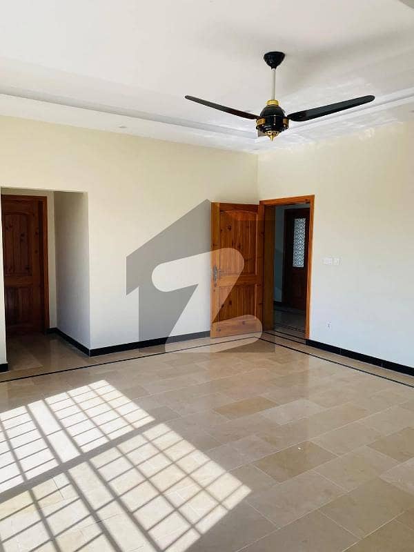 1 Kanal Full House Available For Rent 1 Kanal Full House Available For Rent