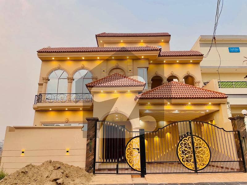 10 Marla Spanish House Available For Sale 10 Marla Spanish House Available For Sale
