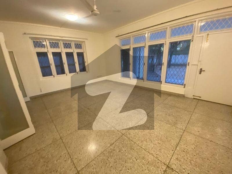 House For Sale In F7/3 House For Sale In F7/3