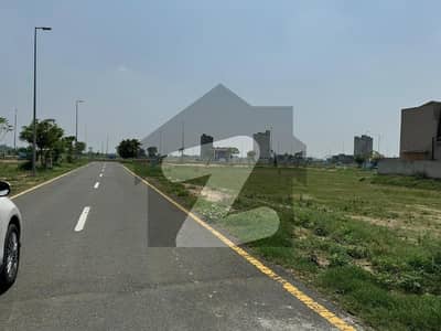 1 Kanal Corner Plot Up For Sale
