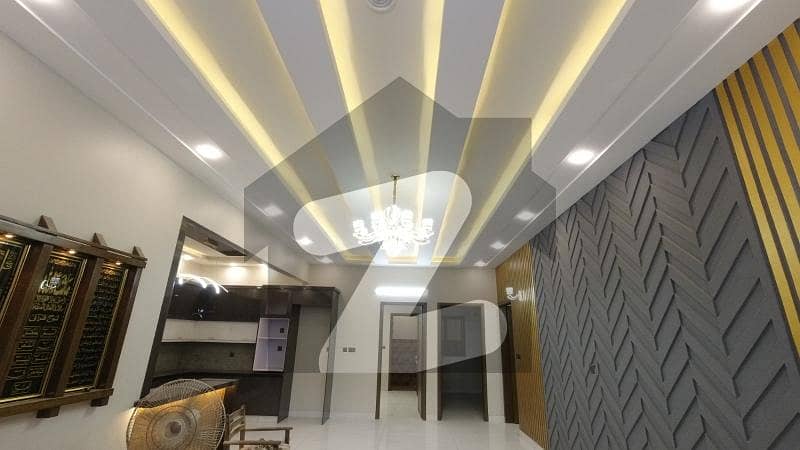 Gulshan-e-Iqbal - Block 2 240 Gaz lease brand new Ground floor portion