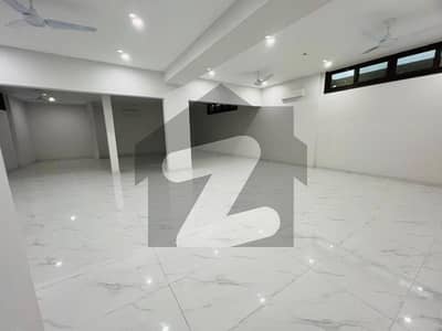 ڈی ایچ اے فیز 8 ڈی ایچ اے ڈیفینس,کراچی میں 6 کمروں کا 1 کنال مکان 17.5 کروڑ میں برائے فروخت۔