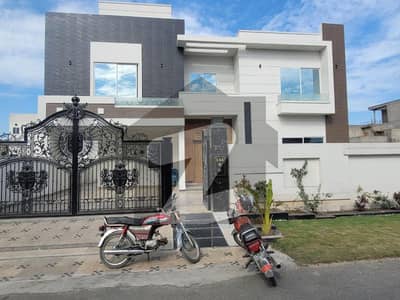 House Sized 1 Kanal Available In DC Colony