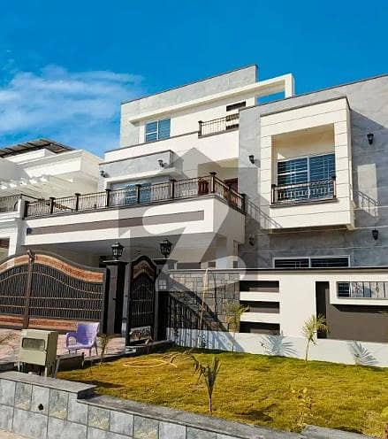 1 Kanal Luxury House Available in G-13 1 Kanal Luxury House Available in G-13