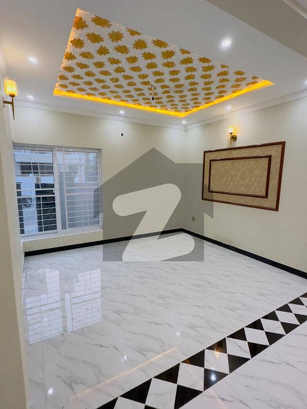 9400 Sq Feet Commercial Space Main MM Alam Road 9400 Sq Feet Commercial Space Main MM Alam Road