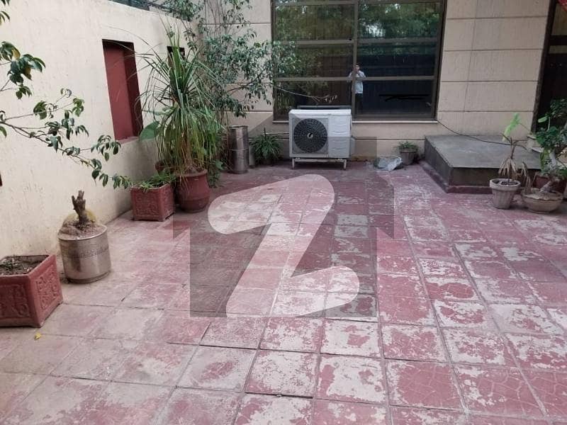 HOUSE FOR RENT IN F-8 HOUSE FOR RENT IN F-8