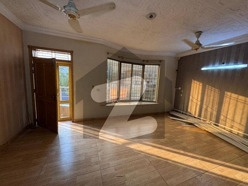 F -11 Upper Portion Available 10 Marla For Rent F -11 Upper Portion Available 10 Marla For Rent