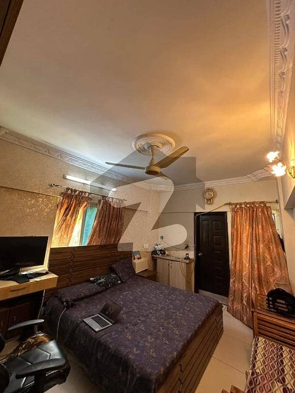 Gulistan e Jauhar Block 10  2 bed dd Flat Available For Sale