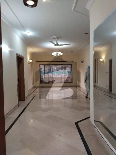 E 11 3 Multi 3 Bed 3 Bath Drawing Tv Lounge Kitchen Sep Meter Gas Electric Available Car Parking