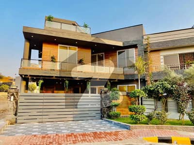 بحریہ ٹاؤن فیز 8 بحریہ ٹاؤن راولپنڈی,راولپنڈی میں 5 کمروں کا 1 کنال مکان 7.65 کروڑ میں برائے فروخت۔ بحریہ ٹاؤن فیز 8 بحریہ ٹاؤن راولپنڈی,راولپنڈی میں 5 کمروں کا 1 کنال مکان 7.65 کروڑ میں برائے فروخت۔