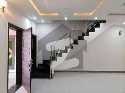 Wapda Town Phase 1 - Block F2 House Sized 10 Marla For sale