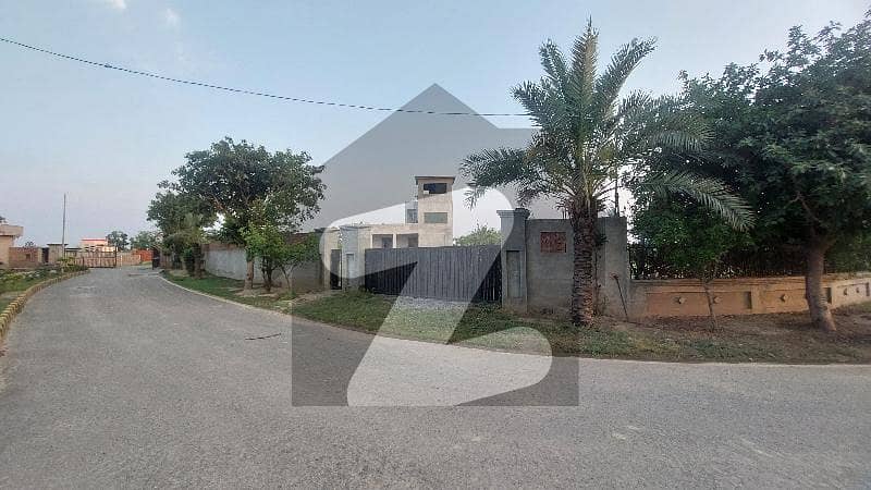 6 Kanal Gray S-T-R-U-C-TURE Farm House For Sale 6 Kanal Gray S-T-R-U-C-TURE Farm House For Sale