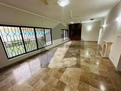 933 Square Yard Corner House