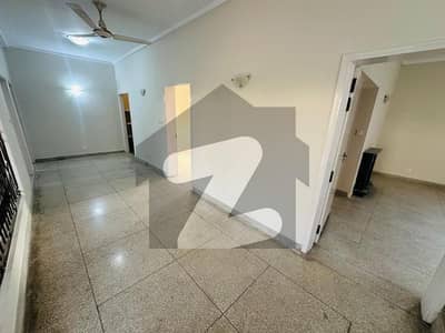 ایف ۔ 8 اسلام آباد میں 5 کمروں کا 1 کنال مکان 42.0 کروڑ میں برائے فروخت۔