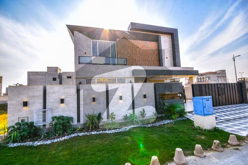 1 Kanal Modern Design Villa Near Park at Prime Location 1 Kanal Modern Design Villa Near Park at Prime Location