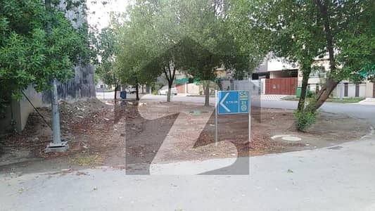 بحریہ ٹاؤن - طلحہ بلاک بحریہ ٹاؤن سیکٹر ای,بحریہ ٹاؤن,لاہور میں 10 مرلہ رہائشی پلاٹ 1.45 کروڑ میں برائے فروخت۔ بحریہ ٹاؤن - طلحہ بلاک بحریہ ٹاؤن سیکٹر ای,بحریہ ٹاؤن,لاہور میں 10 مرلہ رہائشی پلاٹ 1.45 کروڑ میں برائے فروخت۔