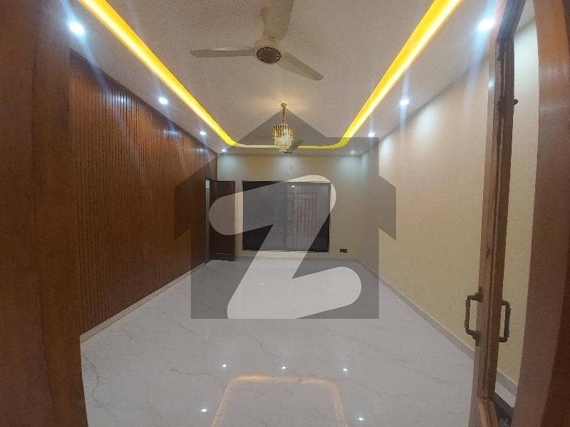 10 Marla spacious Upper Portion 10 Marla spacious Upper Portion