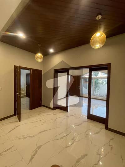 10 Marla Beautiful Owner Built House Available For Sale Just 1 Mint Drive From The Main Gate 10 Marla Beautiful Owner Built House Available For Sale Just 1 Mint Drive From The Main Gate