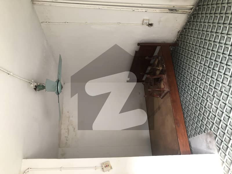 Bedroom In G-6/2 With Water, Electricity And Gas Supply