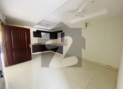 1 Bedroom Flat For Rent With Plaza Maintenance