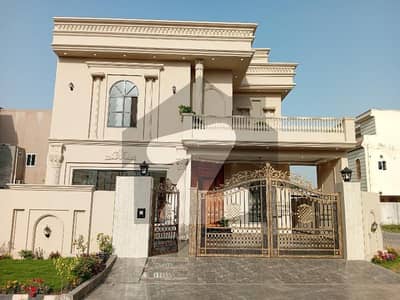 سٹی ہاؤسنگ سوسائٹی گوجرانوالہ میں 6 کمروں کا 11 مرلہ مکان 5.9 کروڑ میں برائے فروخت۔
