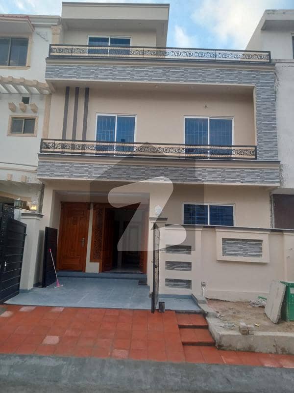 G-13 25x40 Brand New Double Story House Available G-13 25x40 Brand New Double Story House Available