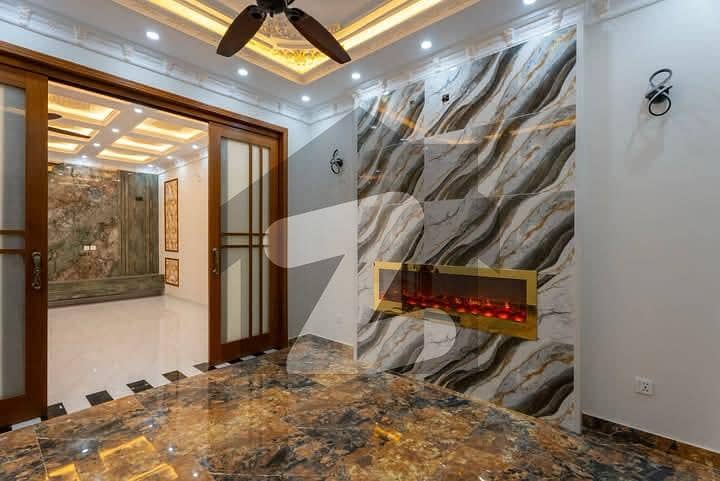 10 Marla Luxury House For Sale 10 Marla Luxury House For Sale