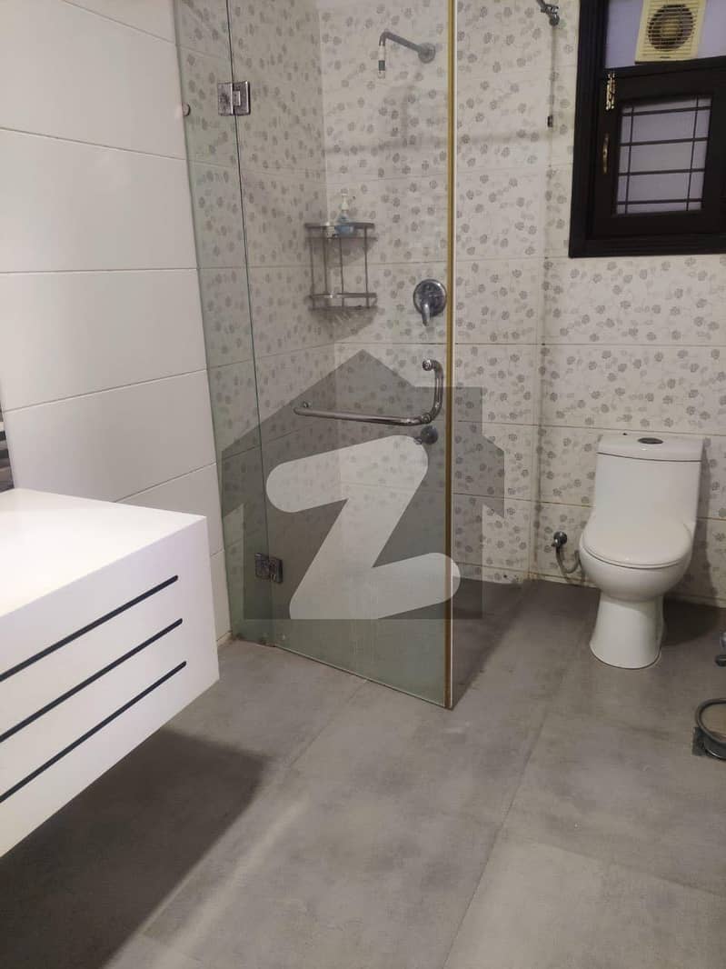 300 YARDS BEAUTIFUL HOUSE FOR RENT 300 YARDS BEAUTIFUL HOUSE FOR RENT