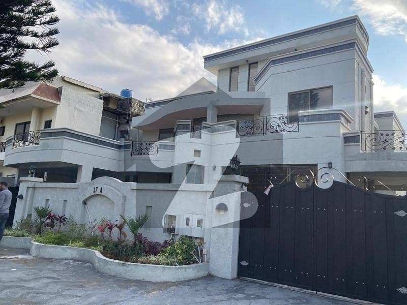 HOUSE FOR RENT IN F-8 HOUSE FOR RENT IN F-8