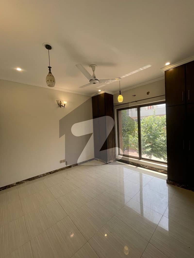 4.4 MARLA UPPER PORTION AVAILABLE FOR RENT 4.4 MARLA UPPER PORTION AVAILABLE FOR RENT