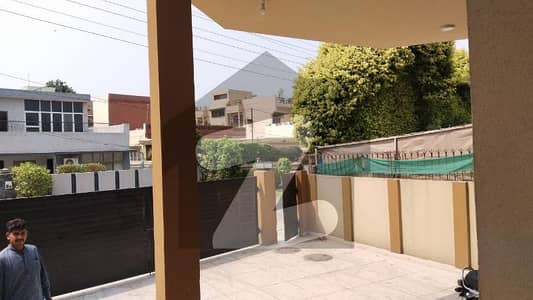 1 Kanal Beautiful Lower Portion For Rent On Prime Location Of DHA Phase 1