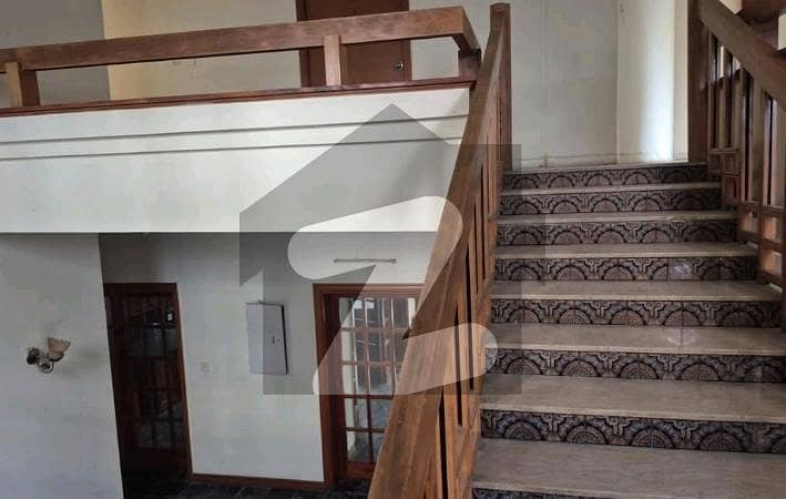 House Of 944 Square Yards Available For sale In F-8 House Of 944 Square Yards Available For sale In F-8