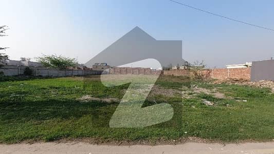 آئی وی وائی فارمز برکی روڈ,کینٹ,لاہور میں 2 کنال رہائشی پلاٹ 1.2 کروڑ میں برائے فروخت۔