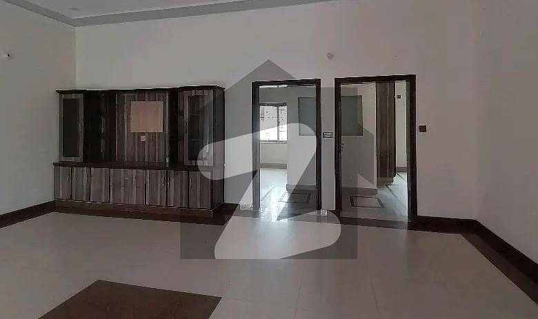 2 Kanal Double Storey Building for SALE 2 Kanal Double Storey Building for SALE