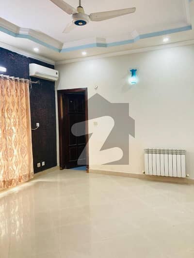 بحریہ ٹاؤن فیز 4 بحریہ ٹاؤن راولپنڈی,راولپنڈی میں 7 کمروں کا 10 مرلہ مکان 4.75 کروڑ میں برائے فروخت۔ بحریہ ٹاؤن فیز 4 بحریہ ٹاؤن راولپنڈی,راولپنڈی میں 7 کمروں کا 10 مرلہ مکان 4.75 کروڑ میں برائے فروخت۔