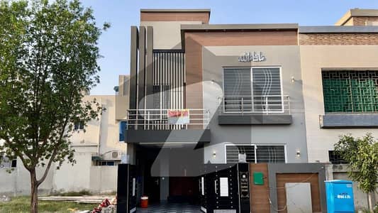 لو کاسٹ ۔ بلاک سی لو کاسٹ سیکٹر,بحریہ آرچرڈ فیز 2,بحریہ آرچرڈ,لاہور میں 3 کمروں کا 5 مرلہ مکان 1.9 کروڑ میں برائے فروخت۔ لو کاسٹ ۔ بلاک سی لو کاسٹ سیکٹر,بحریہ آرچرڈ فیز 2,بحریہ آرچرڈ,لاہور میں 3 کمروں کا 5 مرلہ مکان 1.9 کروڑ میں برائے فروخت۔