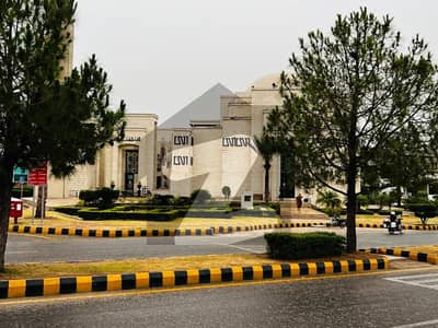 بحریہ انکلیو - سیکٹر اے بحریہ انکلیو,بحریہ ٹاؤن,اسلام آباد میں 1 کنال رہائشی پلاٹ 3.5 کروڑ میں برائے فروخت۔