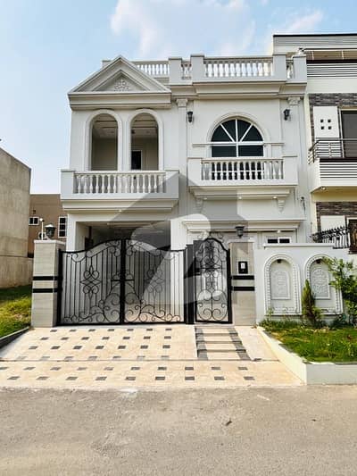 سٹی ہاؤسنگ سوسائٹی گوجرانوالہ میں 5 کمروں کا 6 مرلہ مکان 2.35 کروڑ میں برائے فروخت۔