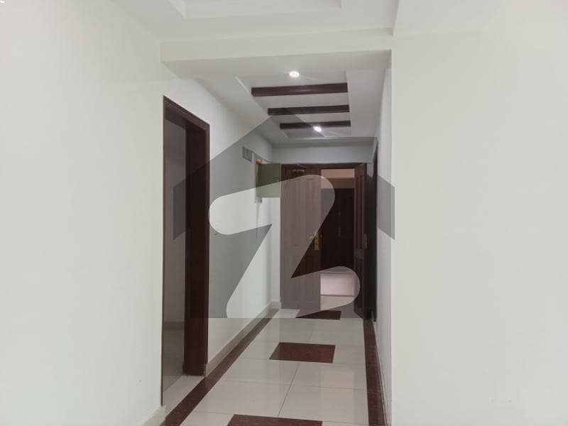 10 MARLA 3 BEDROOM APARTMENT AVAILABLE FOR RENT 10 MARLA 3 BEDROOM APARTMENT AVAILABLE FOR RENT