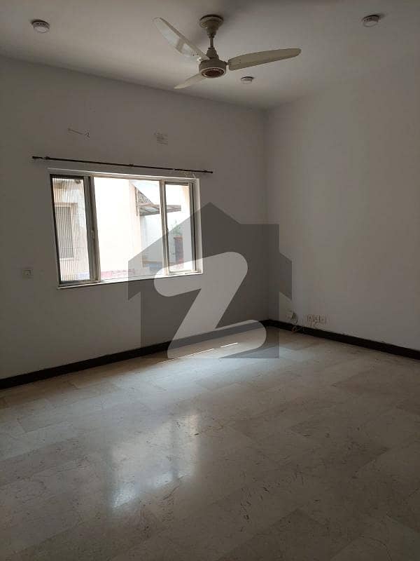 14 Marla Beautiful Renovated House With Basement For Rent 14 Marla Beautiful Renovated House With Basement For Rent