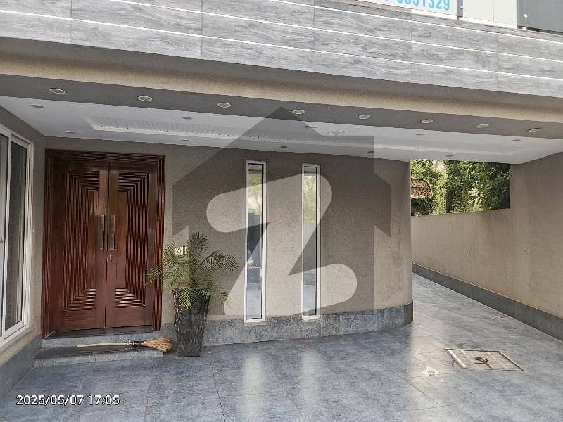 luxury Houses in best location luxury Houses in best location