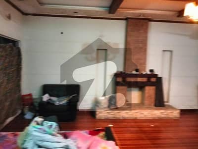 ریوینیو سوسائٹی لاہور میں 5 کمروں کا 1 کنال مکان 2.5 لاکھ میں کرایہ پر دستیاب ہے۔