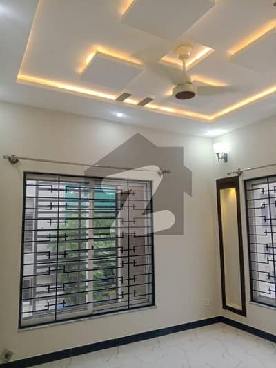 بحریہ ٹاؤن فیز 8 بحریہ ٹاؤن راولپنڈی,راولپنڈی میں 3 کمروں کا 7 مرلہ بالائی پورشن 37.0 ہزار میں کرایہ پر دستیاب ہے۔