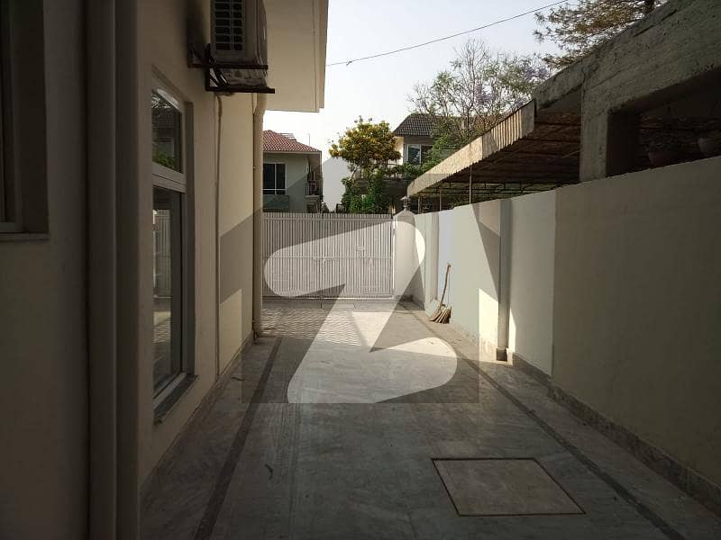 We Offering A Beautiful House For Sale In F-10/1 We Offering A Beautiful House For Sale In F-10/1