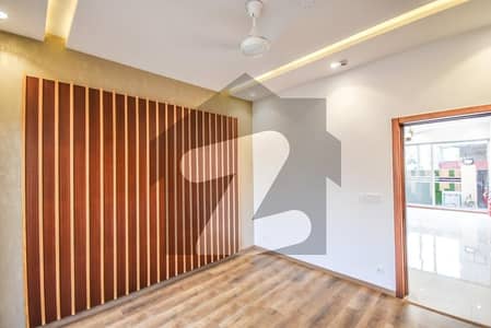 ڈی ایچ اے 9 ٹاؤن ڈیفنس (ڈی ایچ اے),لاہور میں 3 کمروں کا 5 مرلہ مکان 82.0 ہزار میں کرایہ پر دستیاب ہے۔