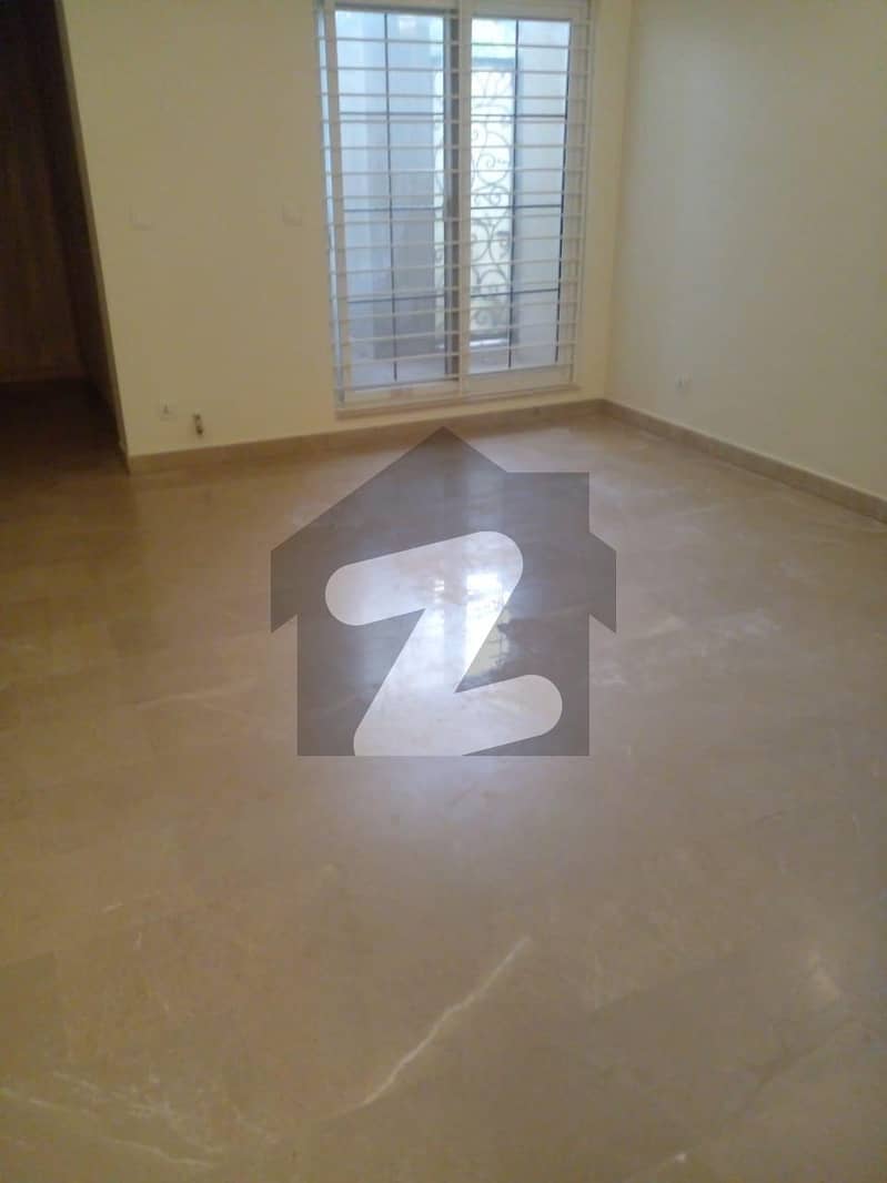 Beautiful Ground Portion Independent With Separate Gate On Ideal Location Beautiful Ground Portion Independent With Separate Gate On Ideal Location